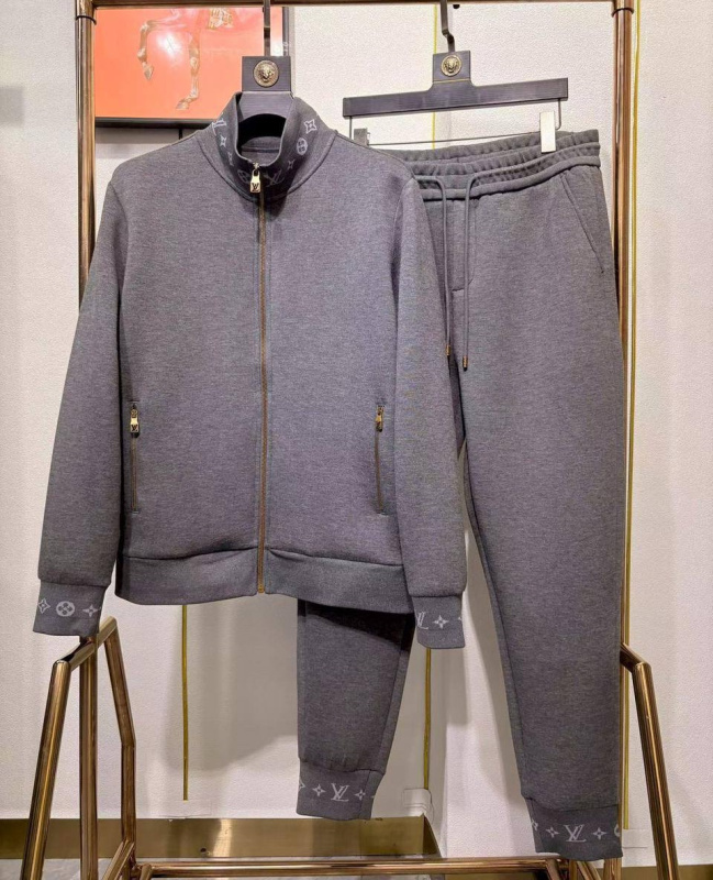 МУЖСКОЙ КОСТЮМ LOUIS VUITTON фото