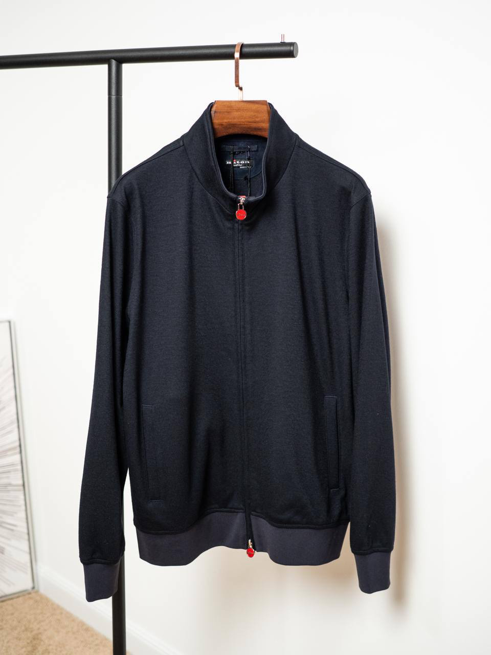 МУЖСКОЙ КОСТЮМ KITON детальное фото