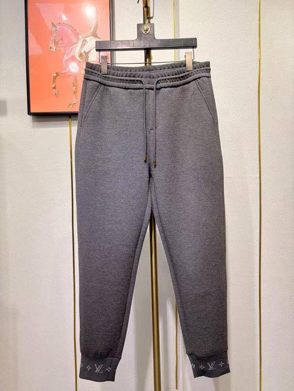 МУЖСКОЙ КОСТЮМ LOUIS VUITTON детальное фото