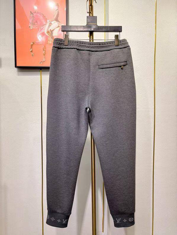 МУЖСКОЙ КОСТЮМ LOUIS VUITTON детальное фото