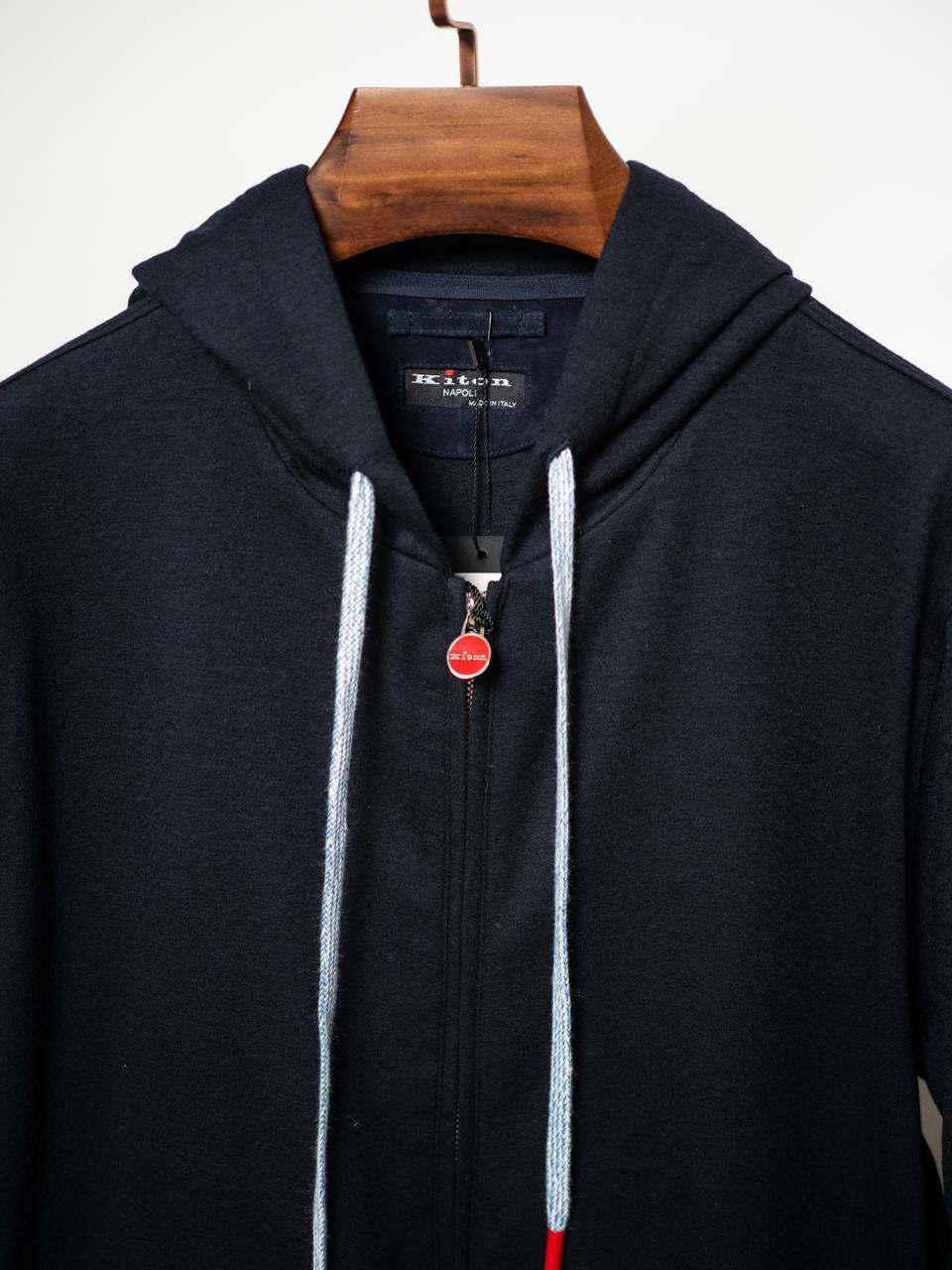 МУЖСКОЙ КОСТЮМ KITON детальное фото