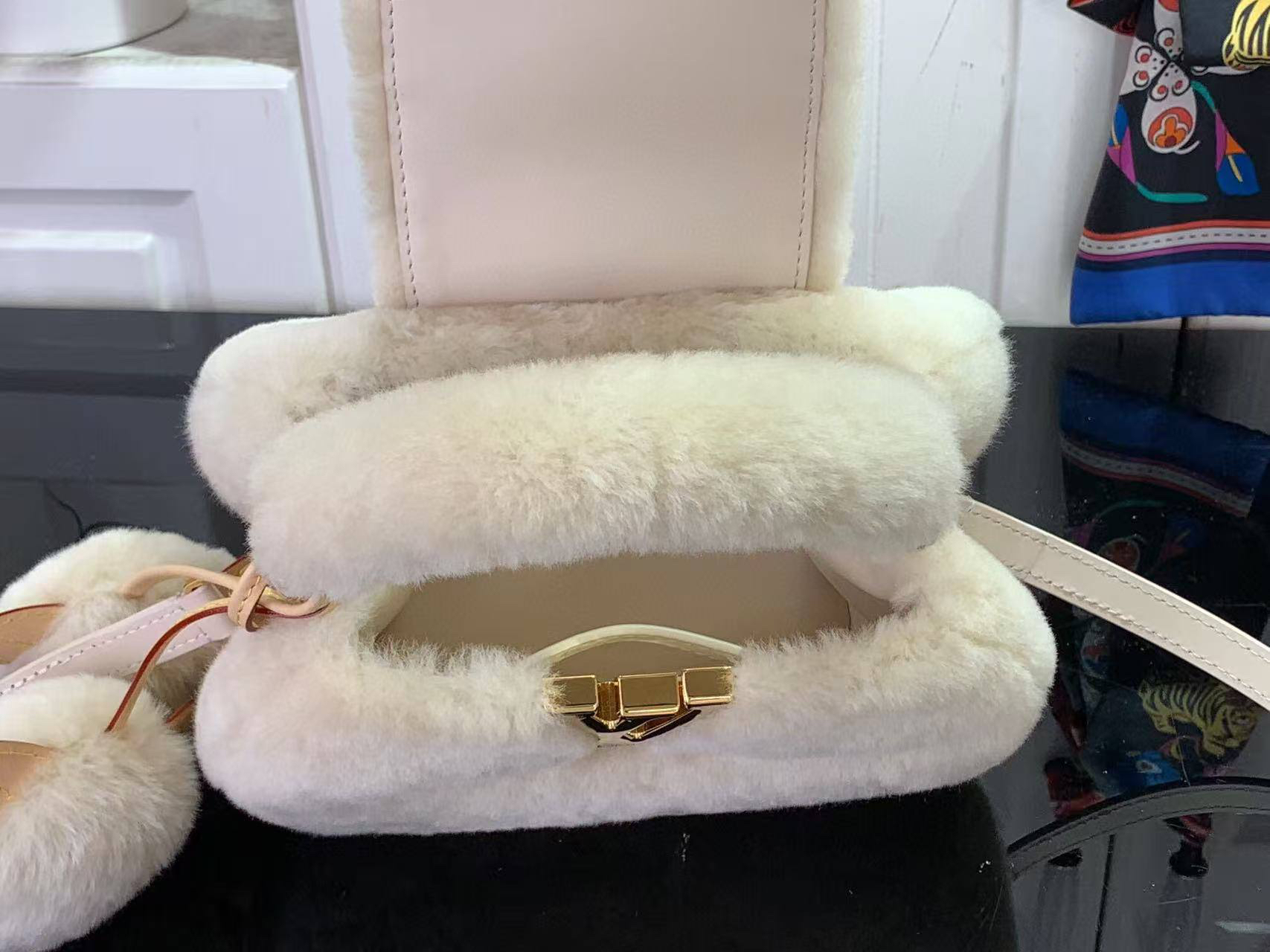 СУМКА LOUIS VUITTON детальное фото