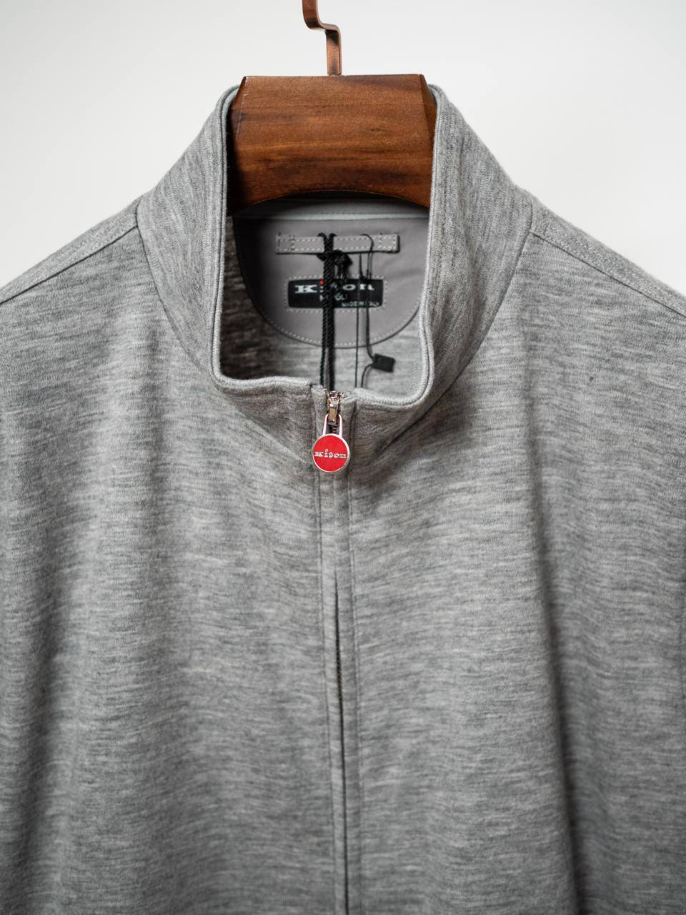 МУЖСКОЙ КОСТЮМ KITON детальное фото