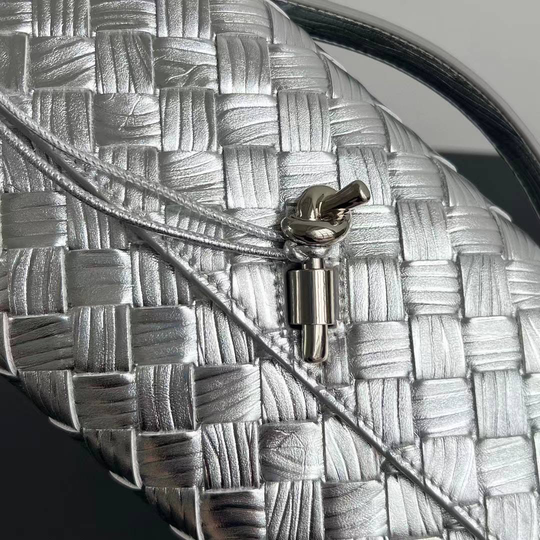 КЛАТЧ BOTTEGA VENETA детальное фото