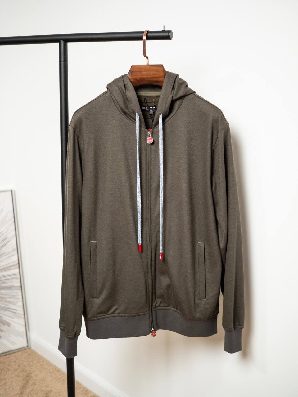 МУЖСКОЙ КОСТЮМ KITON детальное фото