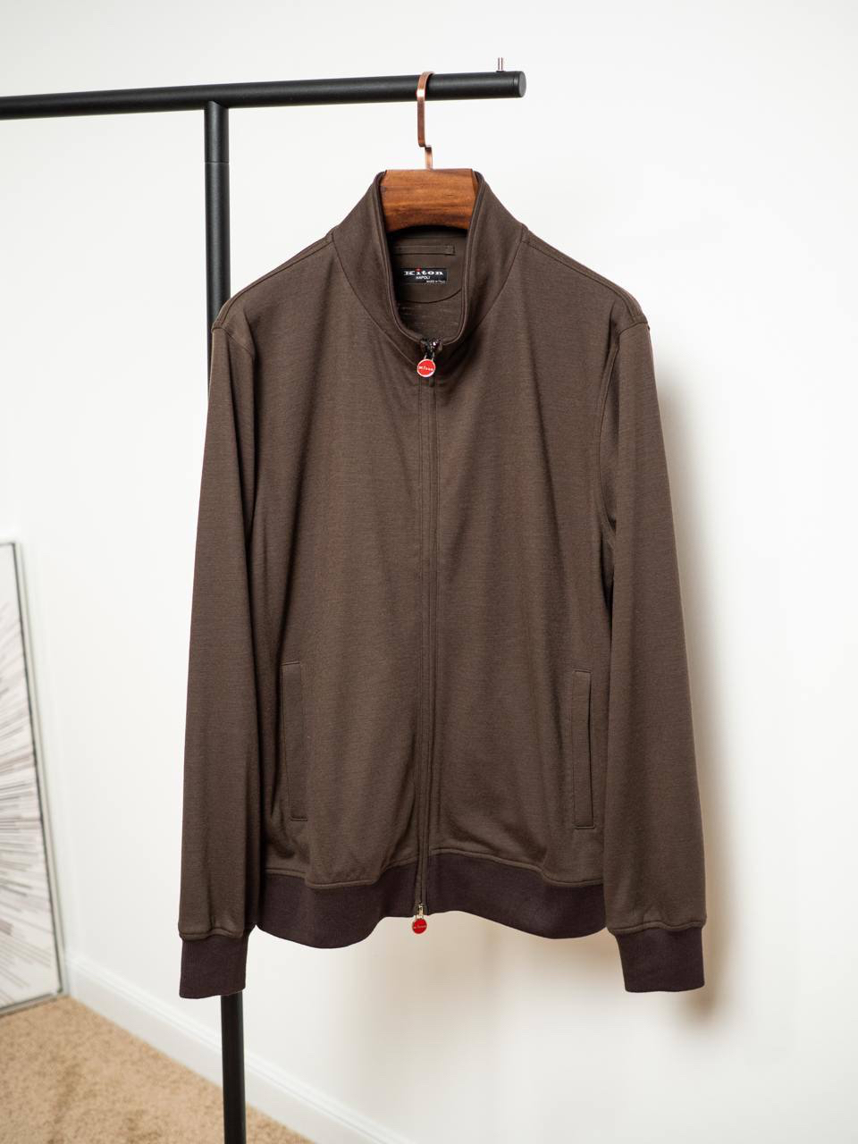 МУЖСКОЙ КОСТЮМ KITON детальное фото