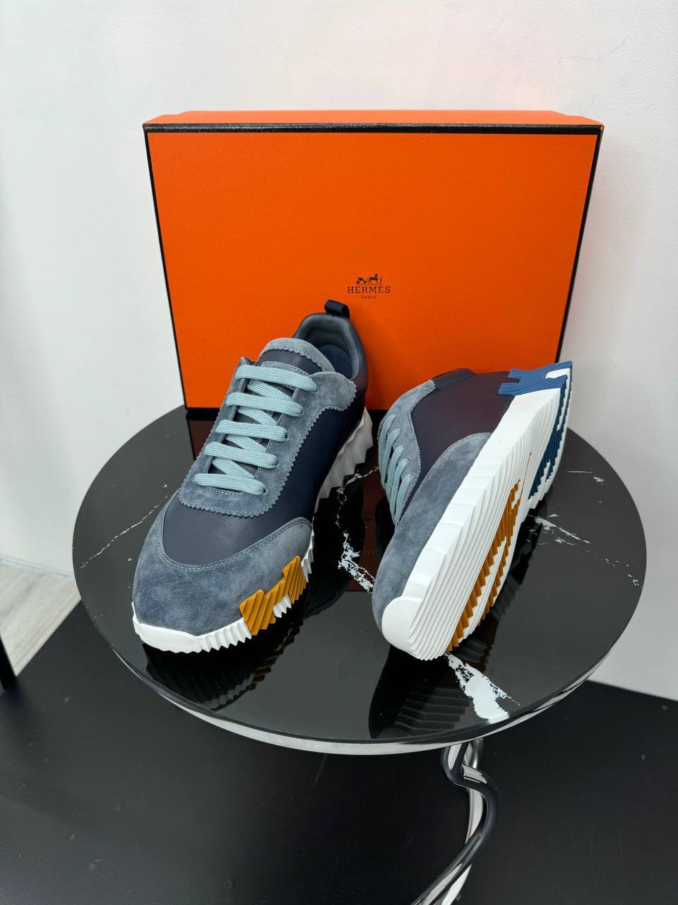 МУЖСКИЕ КРОССОВКИ HERMES детальное фото