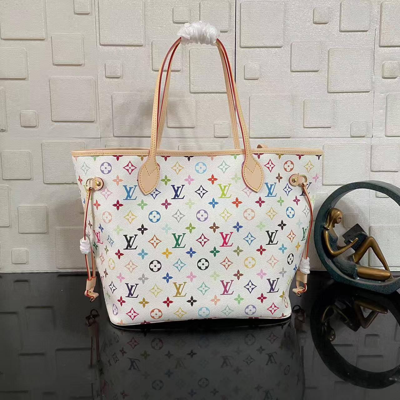 СУМКА LOUIS VUITTON детальное фото