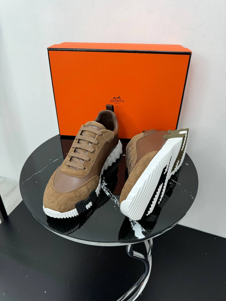 МУЖСКИЕ КРОССОВКИ HERMES детальное фото