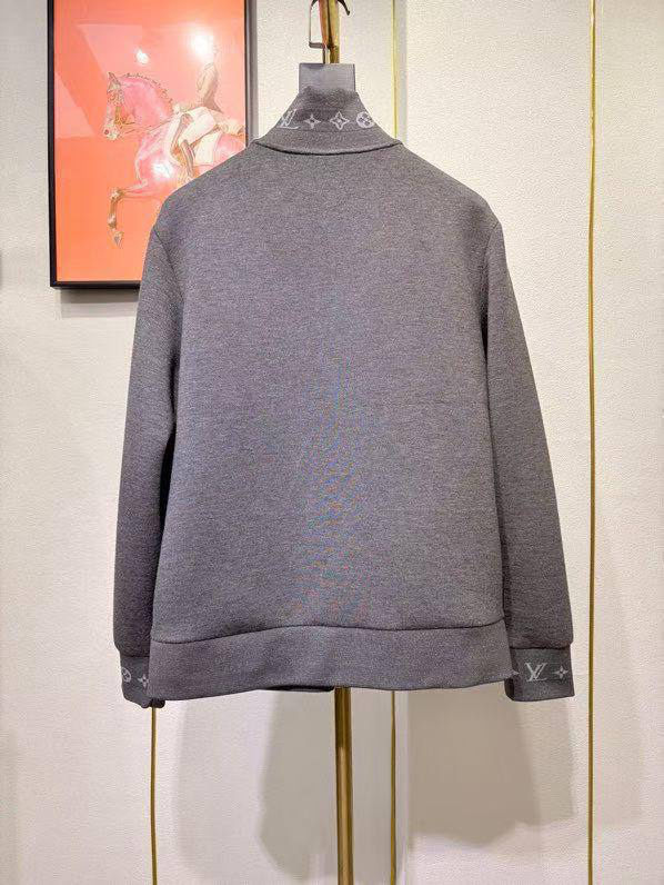 МУЖСКОЙ КОСТЮМ LOUIS VUITTON детальное фото