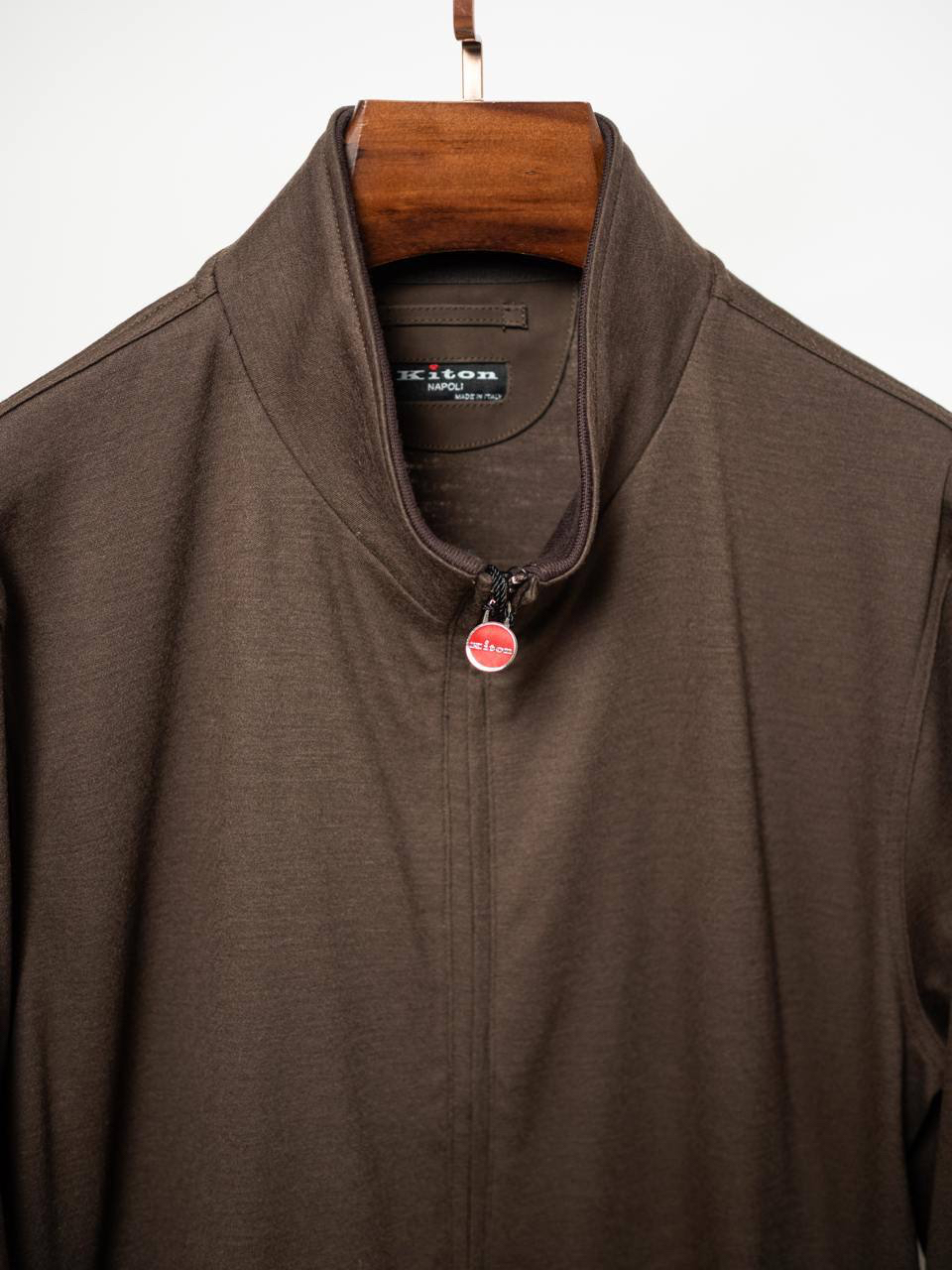 МУЖСКОЙ КОСТЮМ KITON детальное фото